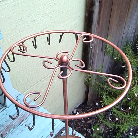 Copper Colored Jewerlyholder - Picture 2 of 8